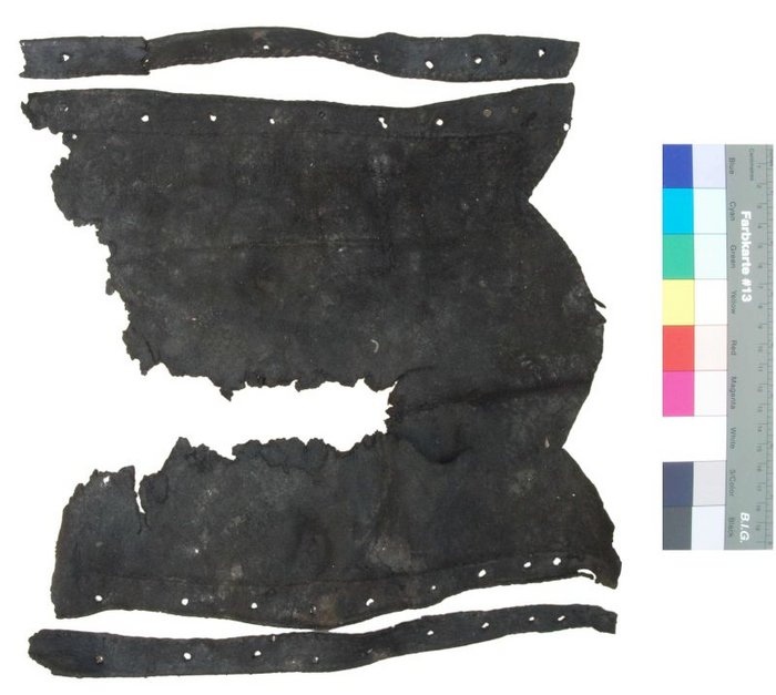 Abbildung 9: Reste eines Mieders. © Landesamt für Denkmalpflege und Archäologie Sachsen-Anhalt, Heiko Breuer. 